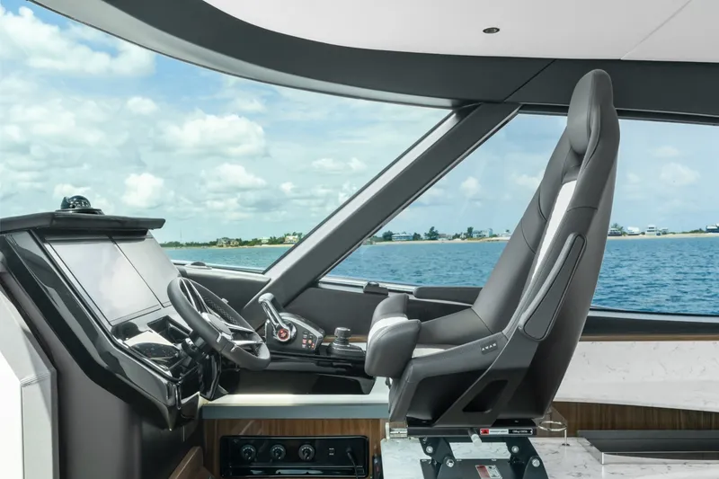 Slide: The Image of Eclipse 50 - STINGRAY GRAY - Helm 2026 Eclipse 505 Shadow STINGRAY GRAY - 7408880