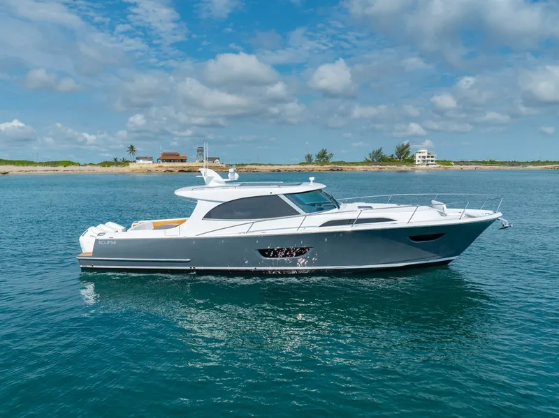 The Image of Eclipse 50 - STINGRAY GRAY - Exterior Profile 2026 Eclipse 505 Shadow STINGRAY GRAY - 7656975