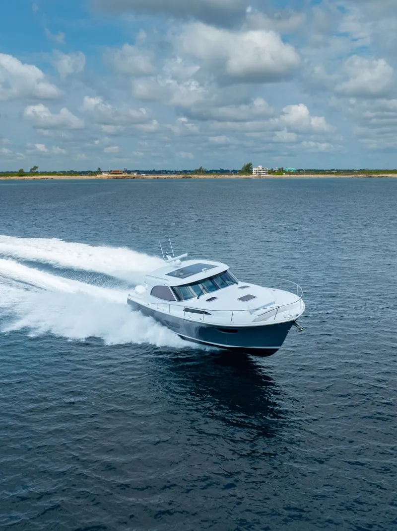 Slide: The Image of Eclipse 50 - STINGRAY GRAY - Exterior Profile 2026 Eclipse 505 Shadow STINGRAY GRAY - 7408843