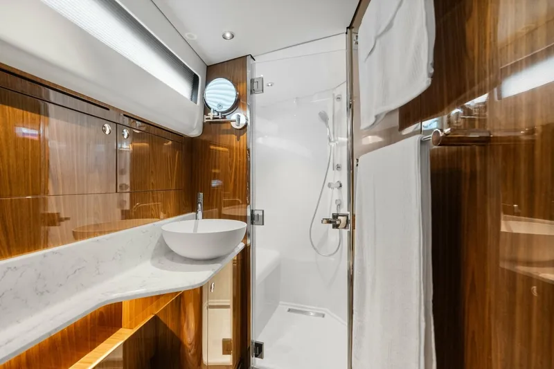 Slide: The Image of Eclipse 50 - STINGRAY GRAY - Guest Head 2026 Eclipse 505 Shadow STINGRAY GRAY - 7657012