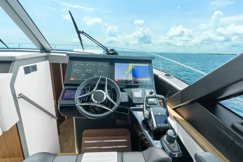 Slide: The Image of Eclipse 50 - STINGRAY GRAY - Helm 2026 Eclipse 505 Shadow STINGRAY GRAY - 7408881