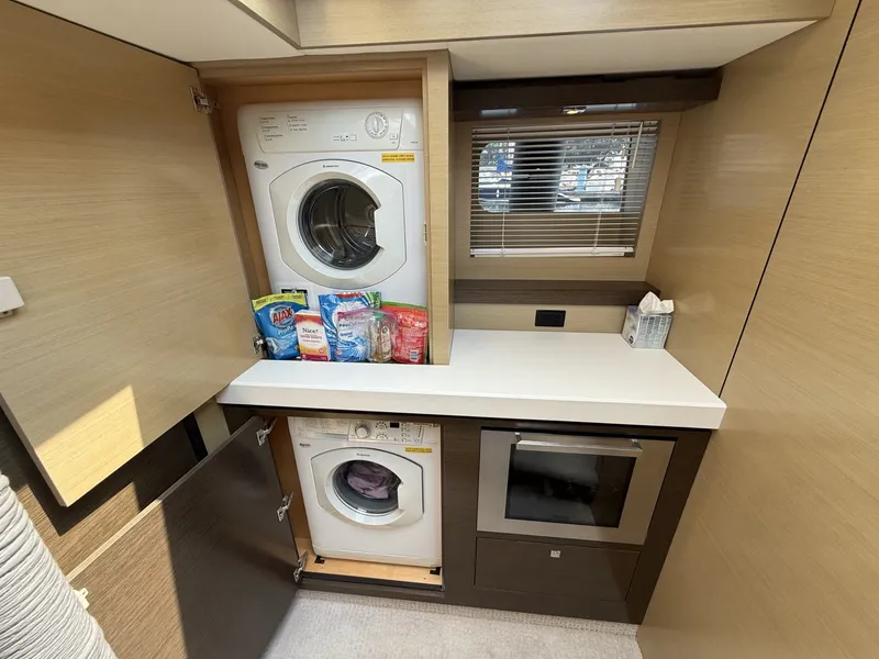 Slide: The Image of Cruisers Yachts 60 Cantius 2016 - 7409551