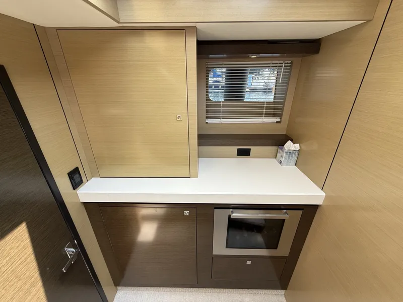 Slide: The Image of Cruisers Yachts 60 Cantius 2016 - 7409548
