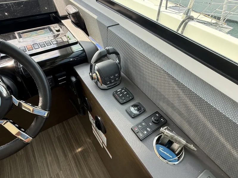 Slide: The Image of Cruisers Yachts 60 Cantius 2016 - 7409574