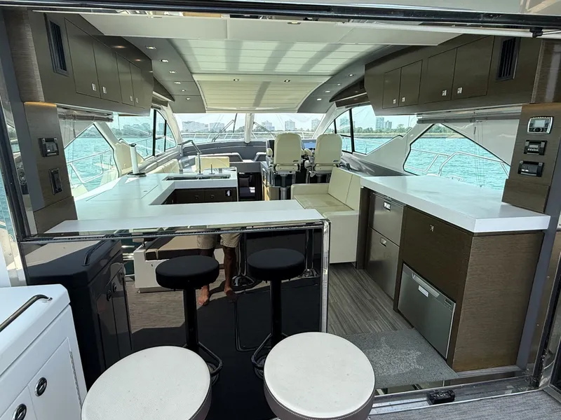 Slide: The Image of Cruisers Yachts 60 Cantius 2016 - 7409593