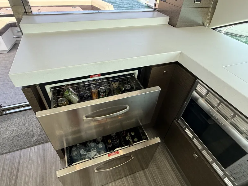 Slide: The Image of Cruisers Yachts 60 Cantius 2016 - 7409571