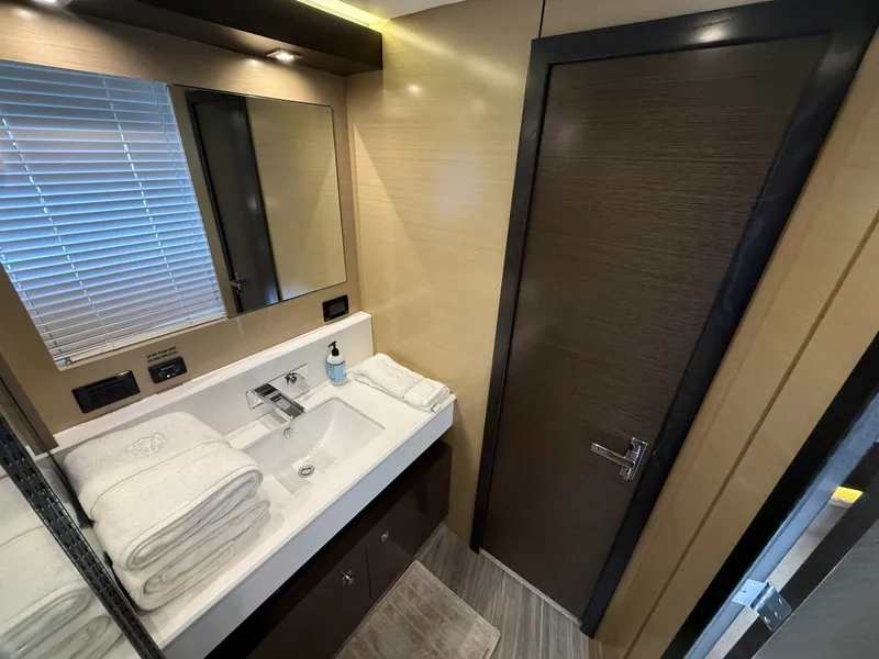 Slide: The Image of Cruisers Yachts 60 Cantius 2016 - 7409562