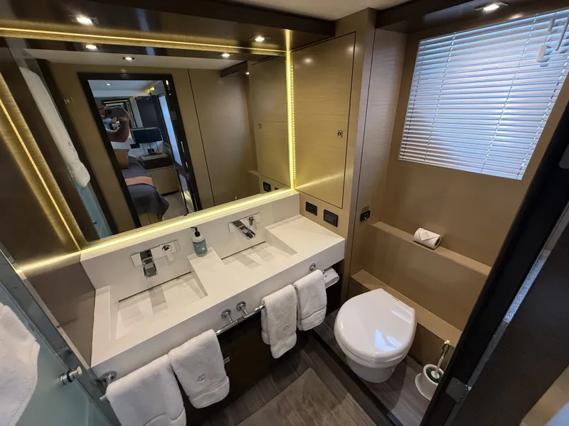 Slide: The Image of Cruisers Yachts 60 Cantius 2016 - 7409536