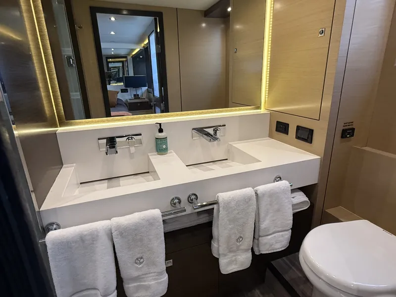Slide: The Image of Cruisers Yachts 60 Cantius 2016 - 7409546