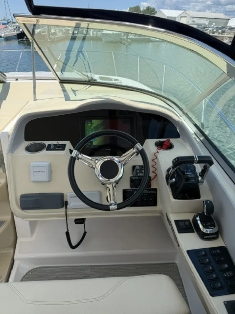 Slide: The Image of Regal 33 XO 2020 - 7467187