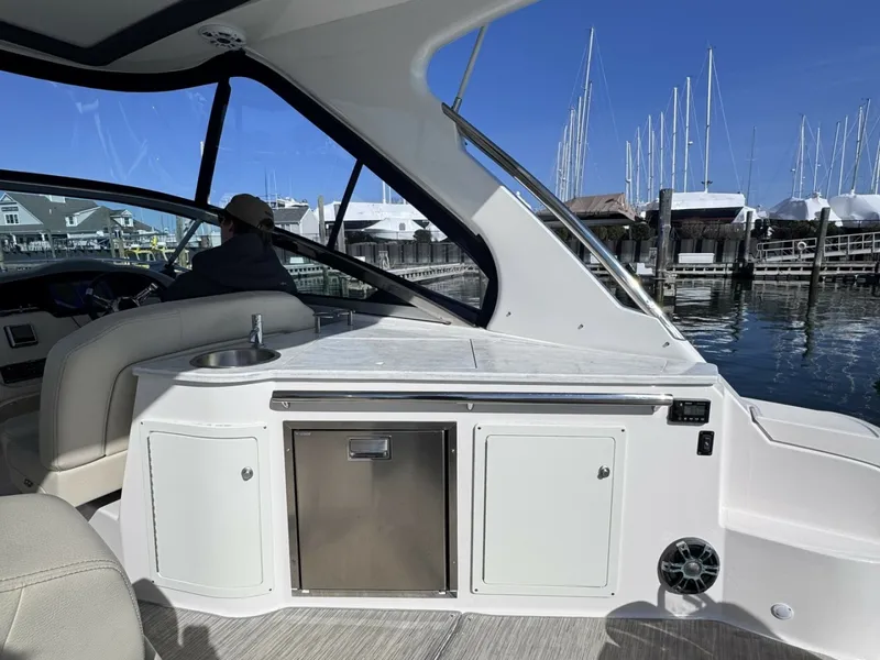 Slide: The Image of Regal 33 XO 2020 - 7409727