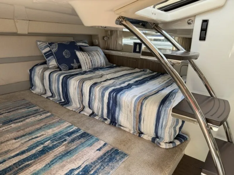 Slide: The Image of Regal 33 XO 2020 - 7467157