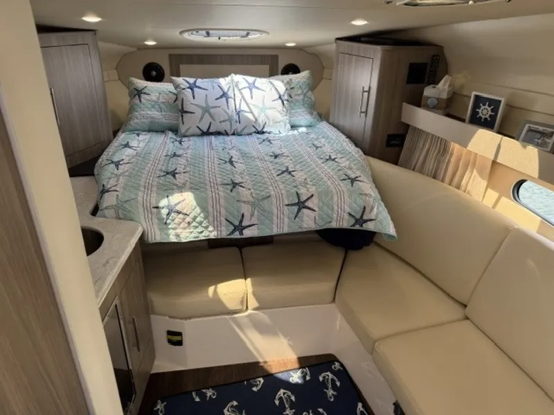 Slide: The Image of Regal 33 XO 2020 - 7467144