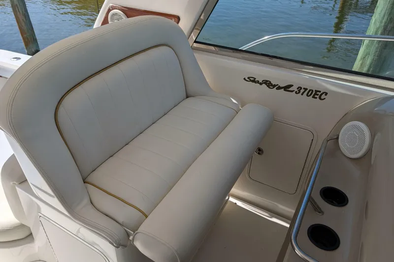 Slide: The Image of Sea Ray 370 Express Cruiser 1999 - 7465279