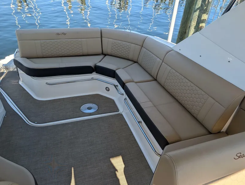 Slide: The Image of Sea Ray Sundancer 320 2019 - 7465044