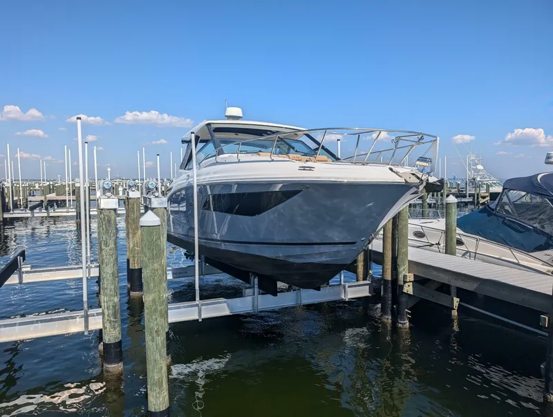 Slide: The Image of Sea Ray Sundancer 320 2019 - 7465053