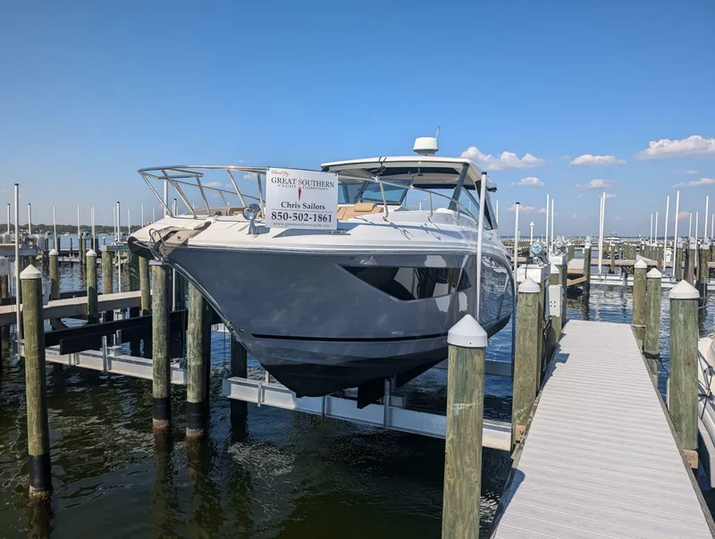 Slide: The Image of Sea Ray Sundancer 320 2019 - 7465051