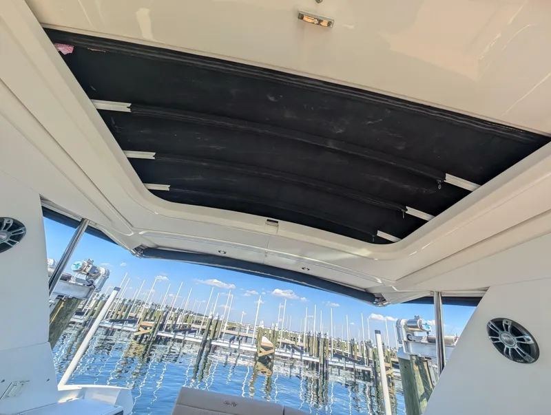Slide: The Image of Sea Ray Sundancer 320 2019 - 7465049
