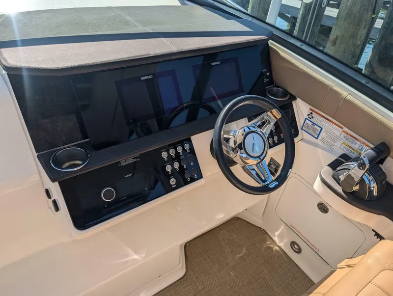 Slide: The Image of Sea Ray Sundancer 320 2019 - 7465048