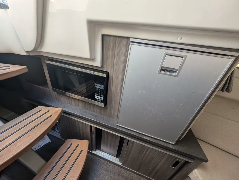 Slide: The Image of Sea Ray Sundancer 320 2019 - 7465050