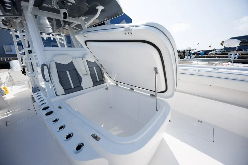 Slide: The Image of Invincible 33 Catamaran 2024 - 7533746