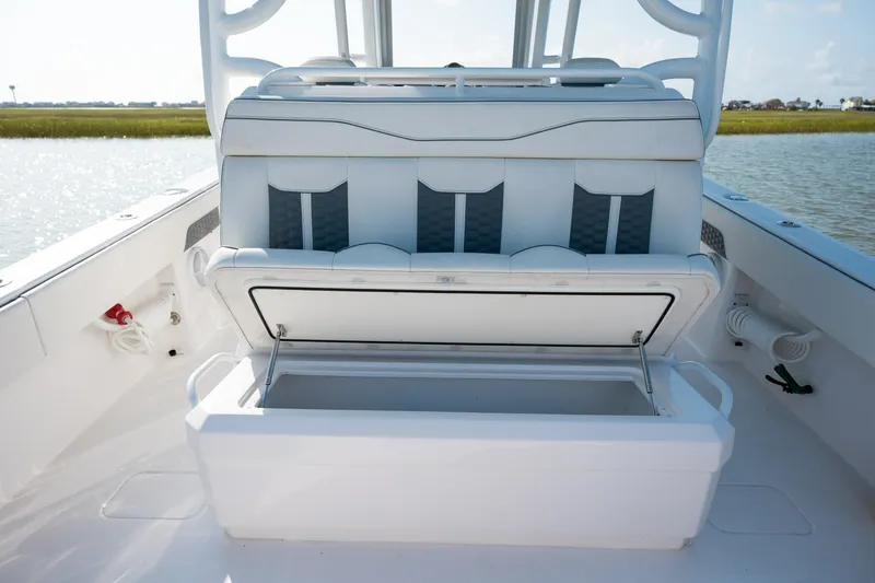 Slide: The Image of Invincible 33 Catamaran 2024 - 7533758