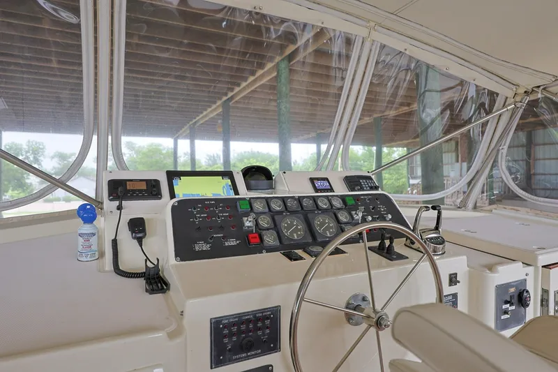 Slide: The Image of Hatteras 74 Cockpit Motor Yacht 1989 - 7539846