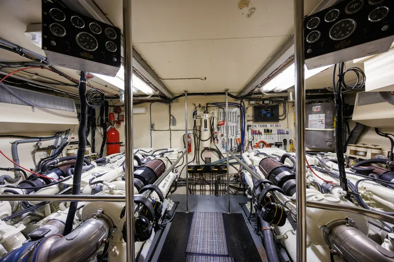 Slide: The Image of Hatteras 74 Cockpit Motor Yacht 1989 - 7854089