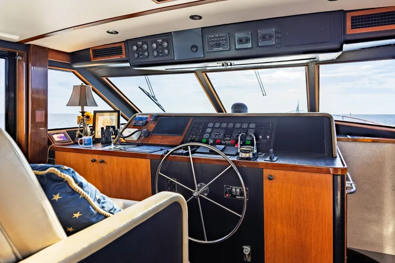 Slide: The Image of Hatteras 74 Cockpit Motor Yacht 1989 - 7853989