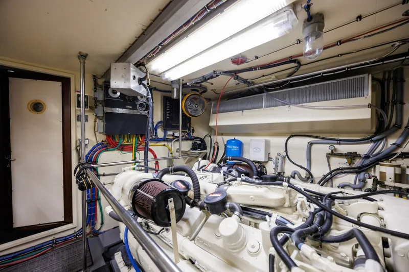 Slide: The Image of Hatteras 74 Cockpit Motor Yacht 1989 - 7854105