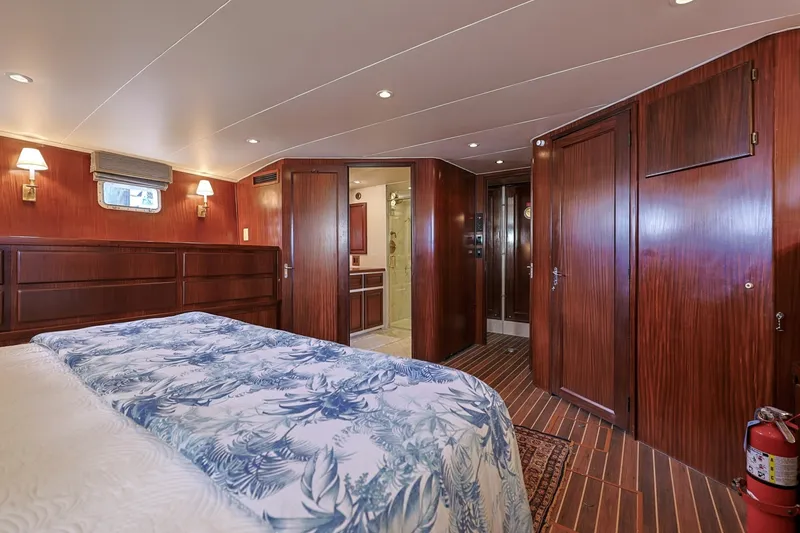 Slide: The Image of Hatteras 74 Cockpit Motor Yacht 1989 - 7854007