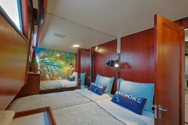 Slide: The Image of Hatteras 74 Cockpit Motor Yacht 1989 - 7539822