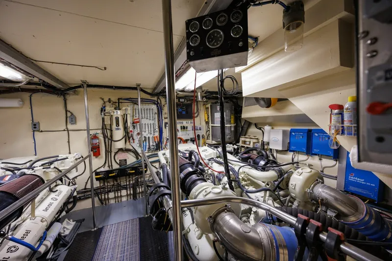 Slide: The Image of Hatteras 74 Cockpit Motor Yacht 1989 - 7539871