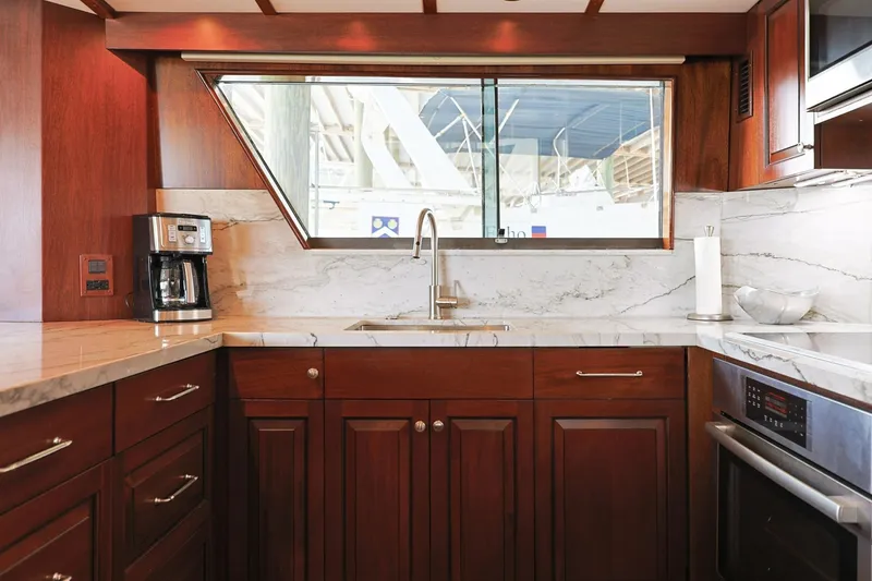 Slide: The Image of Hatteras 74 Cockpit Motor Yacht 1989 - 7539716