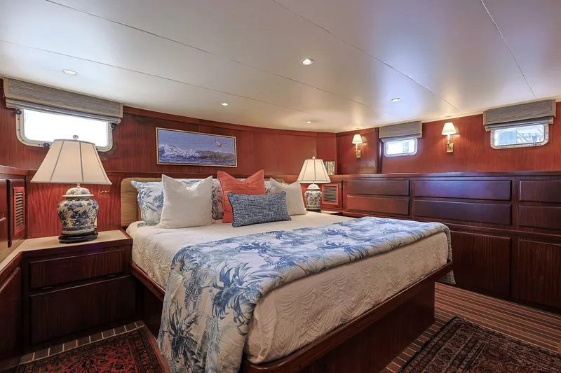 Slide: The Image of Hatteras 74 Cockpit Motor Yacht 1989 - 7854003