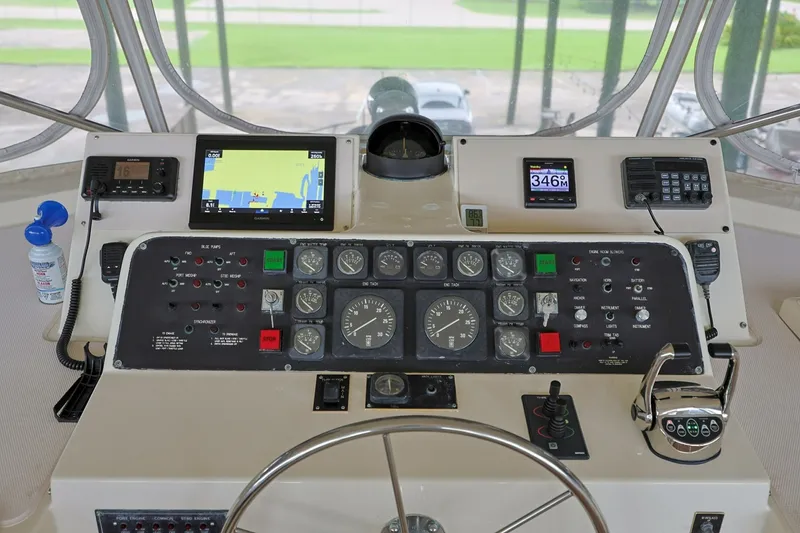 Slide: The Image of Hatteras 74 Cockpit Motor Yacht 1989 - 7539848