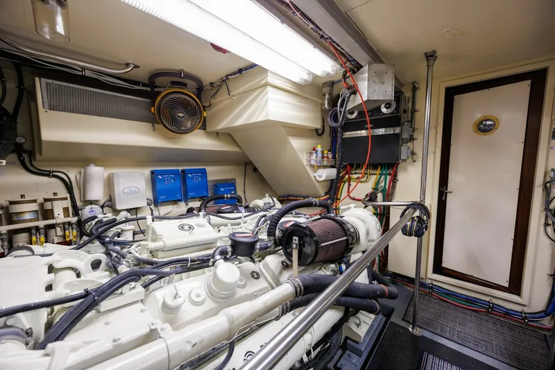 Slide: The Image of Hatteras 74 Cockpit Motor Yacht 1989 - 7854099
