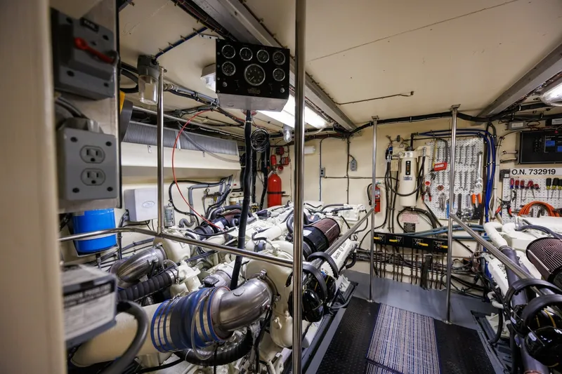 Slide: The Image of Hatteras 74 Cockpit Motor Yacht 1989 - 7539865