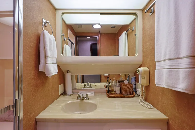Slide: The Image of Hatteras 74 Cockpit Motor Yacht 1989 - 7539819