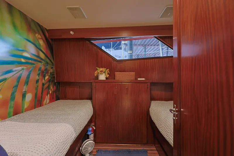 Slide: The Image of Hatteras 74 Cockpit Motor Yacht 1989 - 7854044