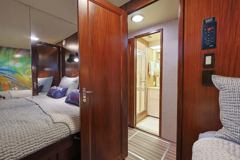 Slide: The Image of Hatteras 74 Cockpit Motor Yacht 1989 - 7854047