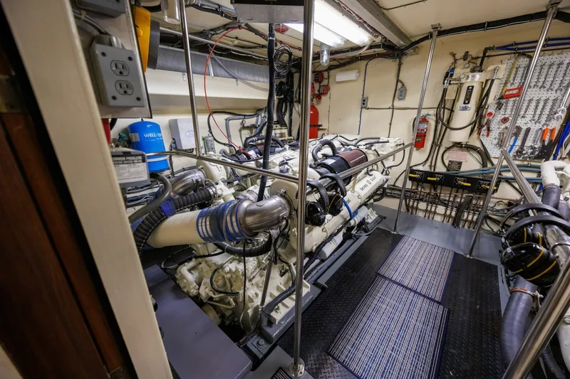 Slide: The Image of Hatteras 74 Cockpit Motor Yacht 1989 - 7539873
