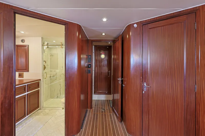 Slide: The Image of Hatteras 74 Cockpit Motor Yacht 1989 - 7539780