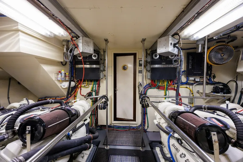 Slide: The Image of Hatteras 74 Cockpit Motor Yacht 1989 - 7539882