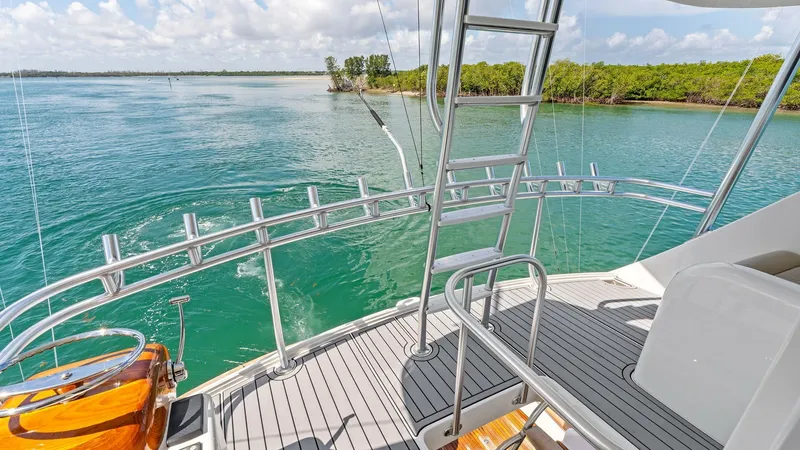 Slide: The Image of 2016 Viking 80 Enclosed Bridge- FRIGATE- Enclosed Bridge Mezzanine - 7414465