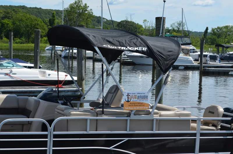 Slide: The Image of Sun Tracker Fishin Barge 20 DLX 2019 - 7452331