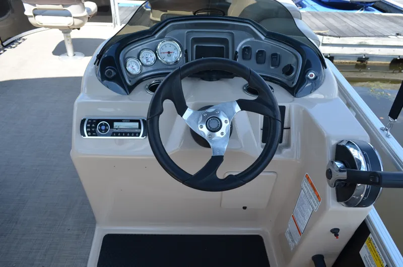 Slide: The Image of Sun Tracker Fishin Barge 20 DLX 2019 - 7452318