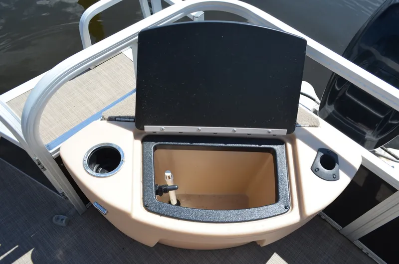 Slide: The Image of Sun Tracker Fishin Barge 20 DLX 2019 - 7452317