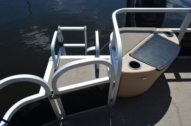Slide: The Image of Sun Tracker Fishin Barge 20 DLX 2019 - 7452323