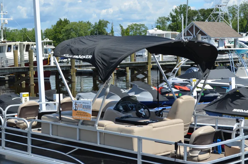 Slide: The Image of Sun Tracker Fishin Barge 20 DLX 2019 - 7452332